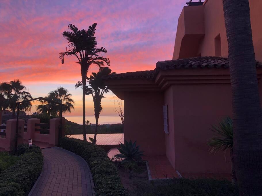 Schoenes Penthouse Mit Meerblick Pura Vida Bahia de Casares Екстериор снимка